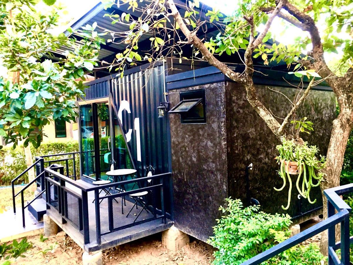 The Loft Resort Kabin Buri エクステリア 写真