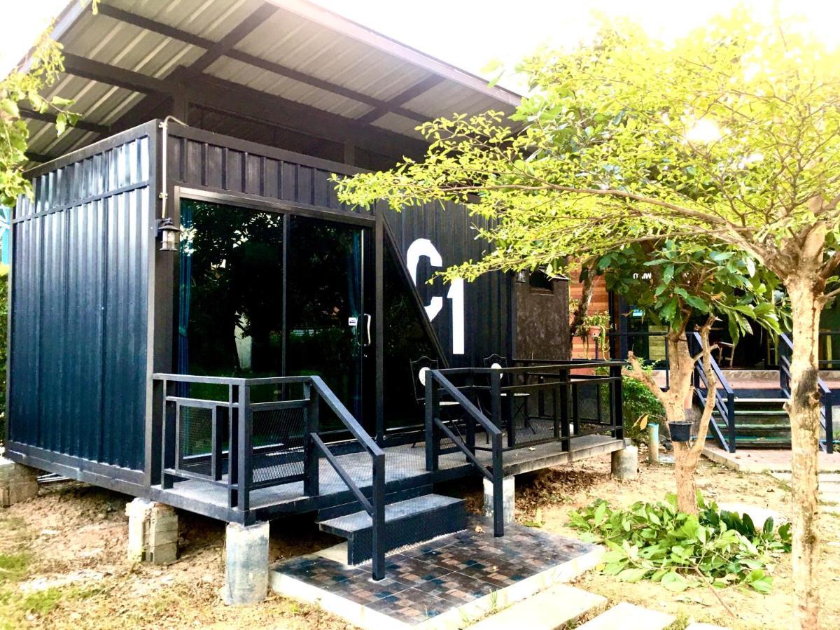 The Loft Resort Kabin Buri エクステリア 写真